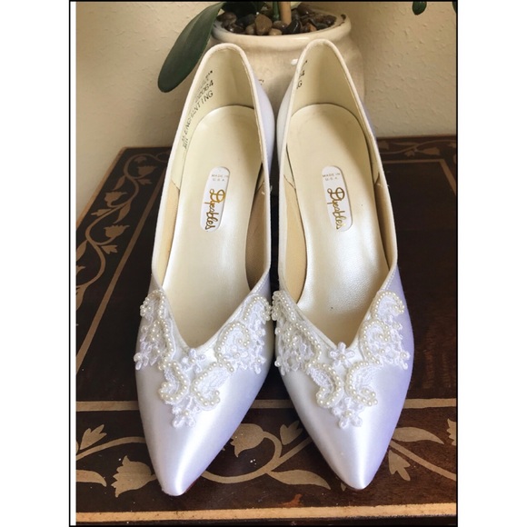 Dyeables Satin Bridal Pumps New - Picture 1 of 7